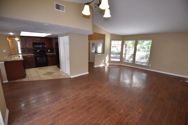 Building Photo - 2218 Groveland Dr
