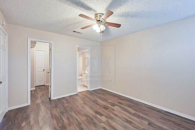 Foto del edificio - $1,549 2/Bed1.5Bath duplex in Arlington!