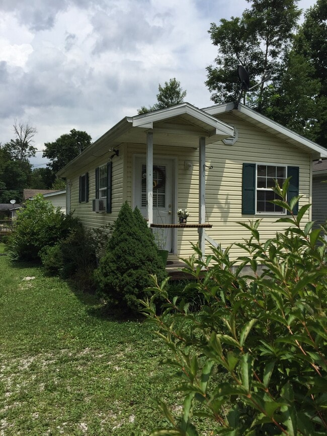 Building Photo - 222 Beechwood Dr