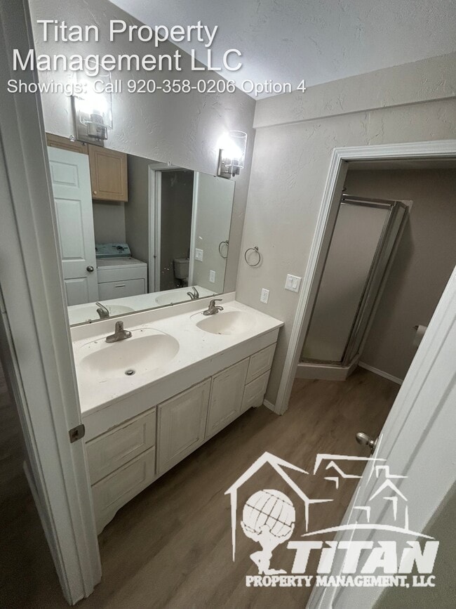 Building Photo - 978 Wellington Ct