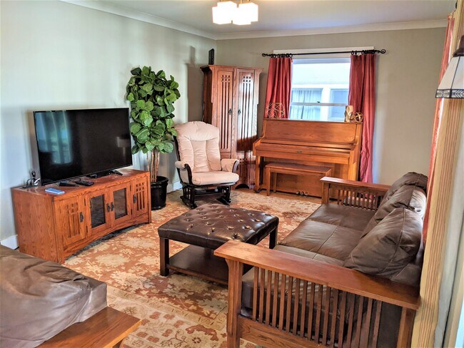 living room - 1106 Echo Park Ave