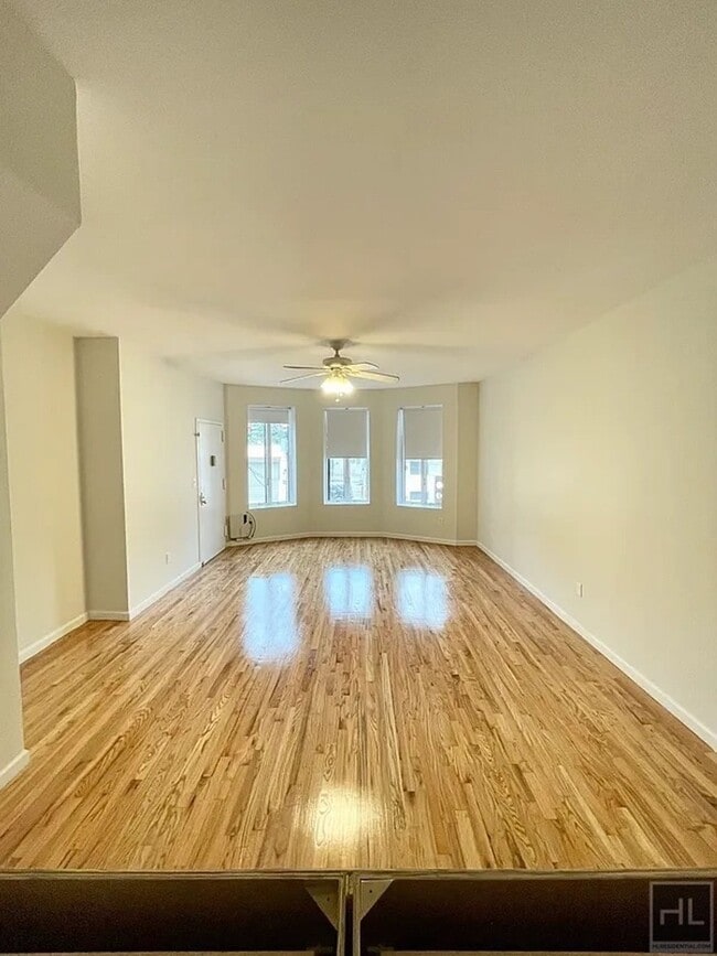 Building Photo - 31-26-31-12 12th St