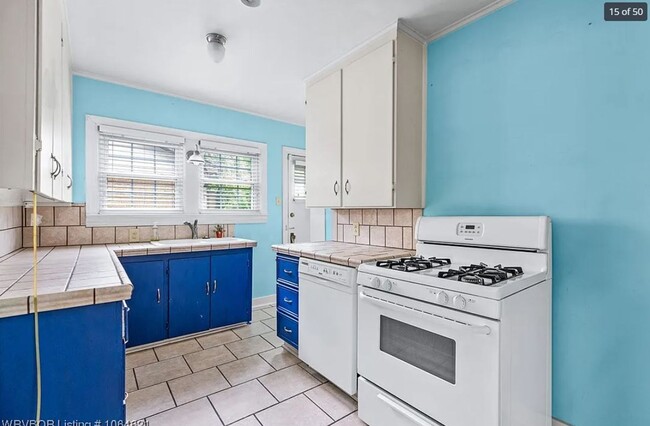 Building Photo - Charming 3 Bed House In Park Hill