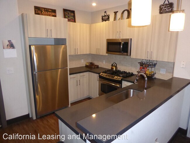 Building Photo - 1 br, 1 bath House - 24505 Town Center #7103