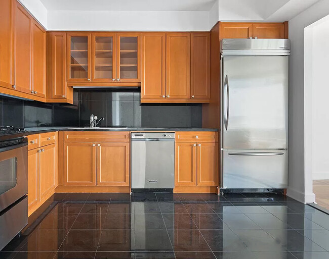 Kitchen - 220 Riverside Blvd