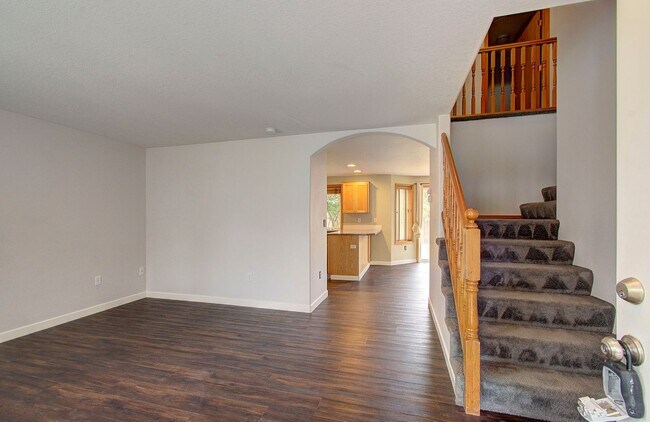 Building Photo - Salmon Creek 3 Bedroom with Yard!
