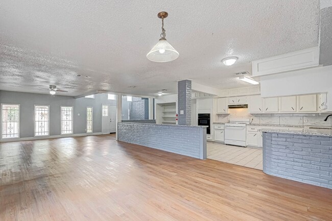 Foto del edificio - Affordable spacious 4bed/2bath single-fami...