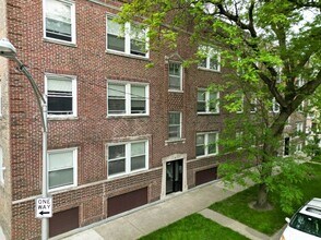 Building Photo - 3355 W Sunnyside Ave