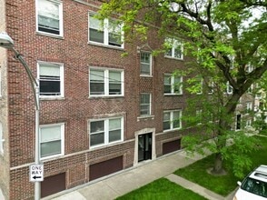 Building Photo - 3355 W Sunnyside Ave