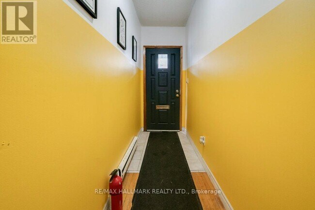 Photo du bâtiment - 817 Pape Ave