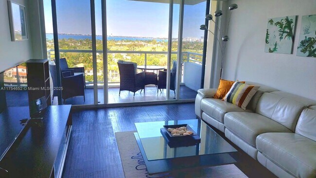 Foto del edificio - 5600 Collins Ave