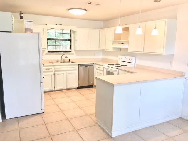 Kitchen - 123 Edna Dr