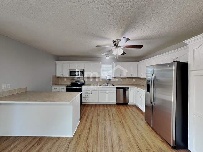 Foto del edificio - 1015 Bristol Dr