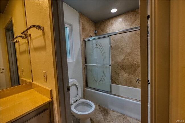 Building Photo - 3018 Oakwood Ln