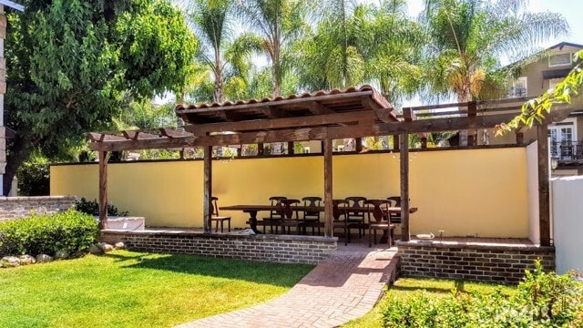 Building Photo - 547 Walnut Ave