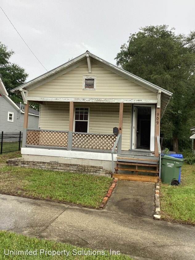 Primary Photo - 2 br, 1 bath House - 909 N. 6th Street