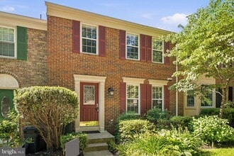 Building Photo - 8931 Park Forest Dr