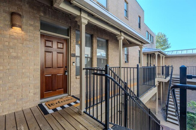 Foto del edificio - 611 E 45th St