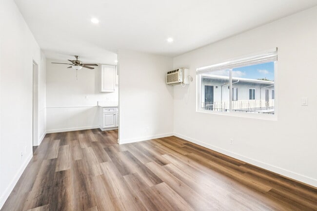 Foto del edificio - 1 bed 1 bath with pool!
