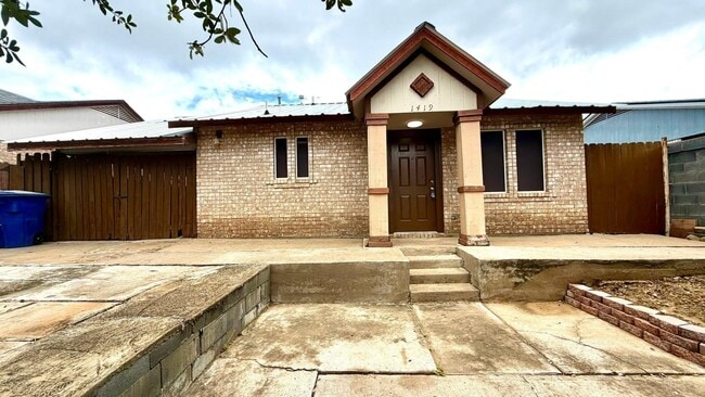 Building Photo - 1419 Reagan Dr
