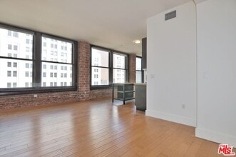 Building Photo - 460 S Spring St