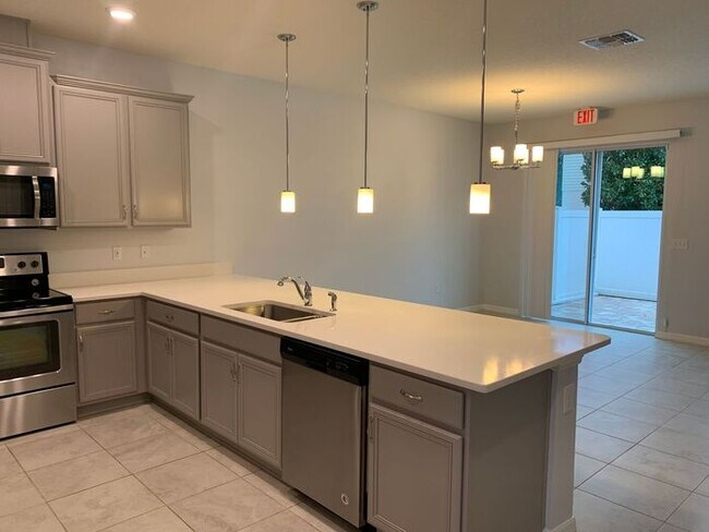 Foto del edificio - 4 Bedroom Gated Community Compass Bay