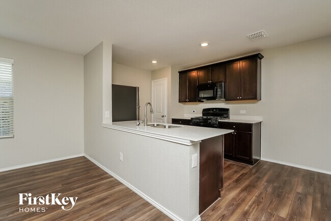Foto del edificio - 1705 Avery Pointe Dr