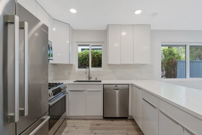 Foto del edificio - 1025 Pleasantview Ave