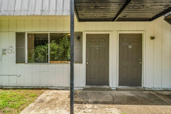 Building Photo - 102 S Browder St