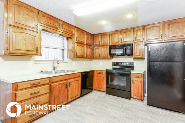 Building Photo - 6621 High Lawn Terrace
