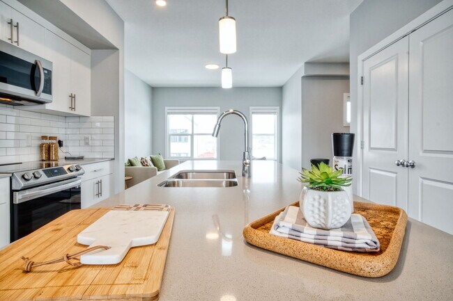 Photo du bâtiment - 1136 Plum Ln SW
