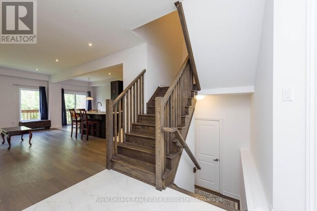 Building Photo - 3985 Crown St