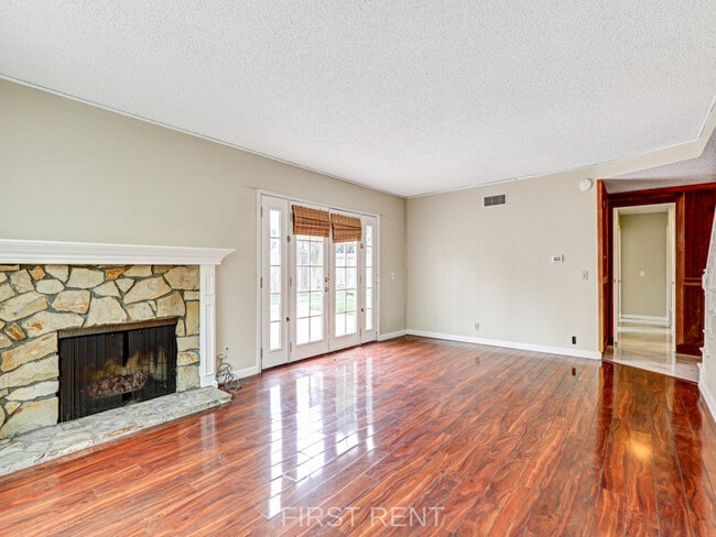 Building Photo - 13132 Laburnum Dr