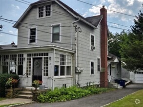 Building Photo - 2 Maple Ave