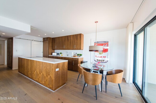 Foto del edificio - 7319 E Northland Dr