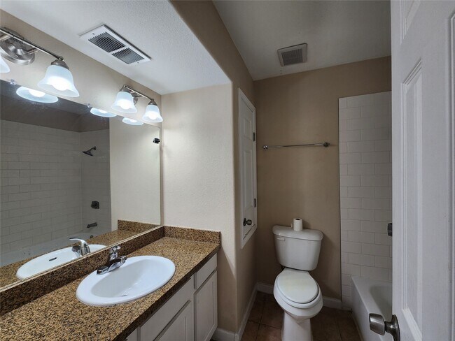 Foto del edificio - 17401 Red Oak Dr
