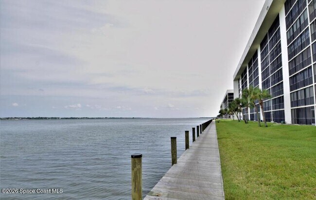 Foto del edificio - 200 S Sykes Creek Pkwy