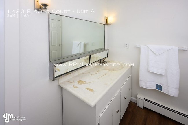 Foto del edificio - 1423 E 43rd Ct