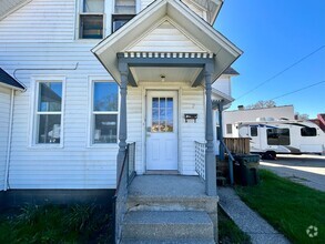 Building Photo - 9-9 E Isabella Ave