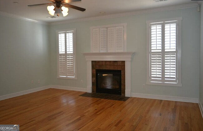 Foto del edificio - 130 Adam Ridge Ln