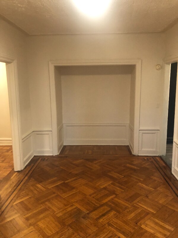 Foto del edificio - 322 E 54th St