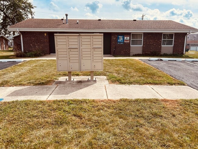 Building Photo - 407 E Maple St