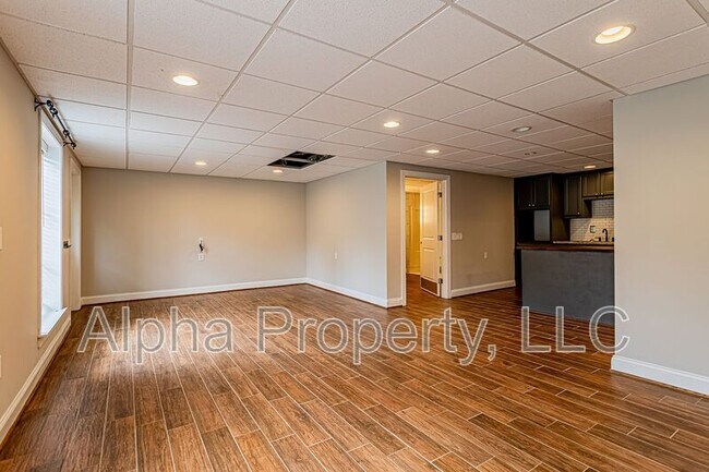 Building Photo - 314 S Plainview Dr