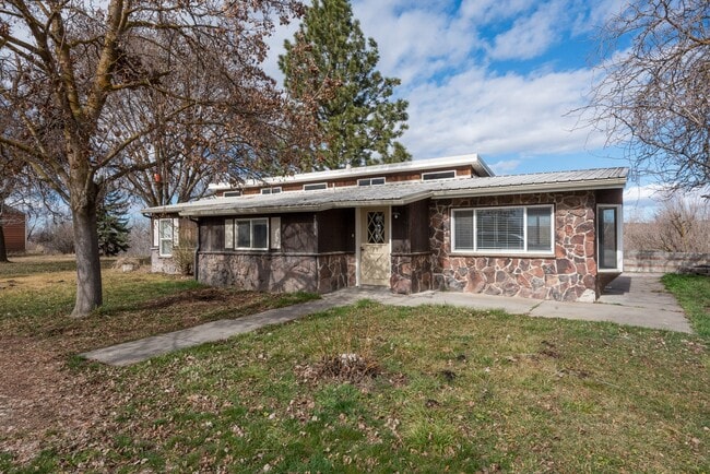 Building Photo - 2296 NE 16th St