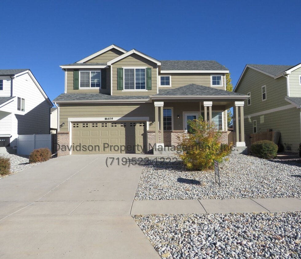 Primary Photo - Beautiful 3-Bedroom House in Eastern Color...