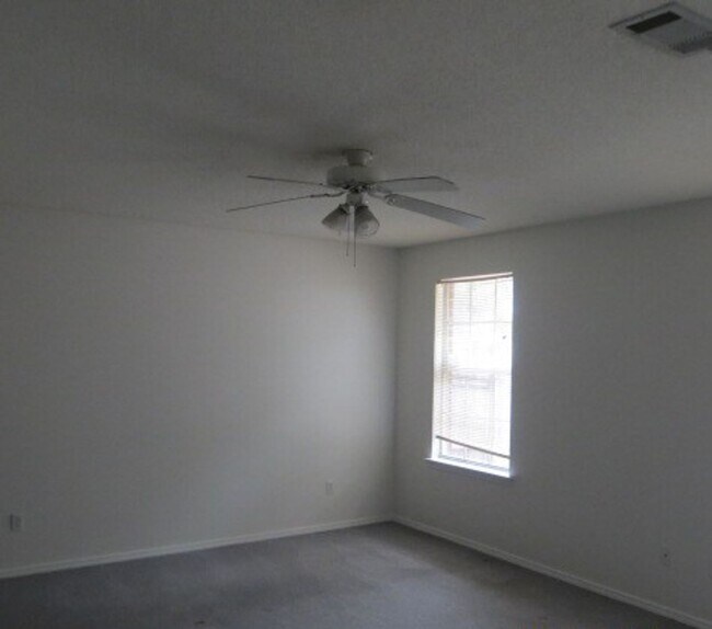 Foto del edificio - Easy access to shopping & interstate!