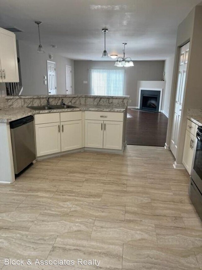 Building Photo - 3 br, 2.5 bath House - 5104 Thornton Knoll...