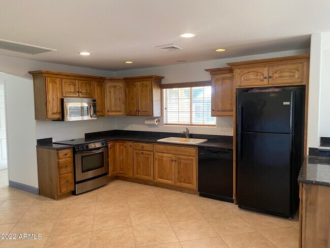 Foto del edificio - 4341 E Vernon Ave