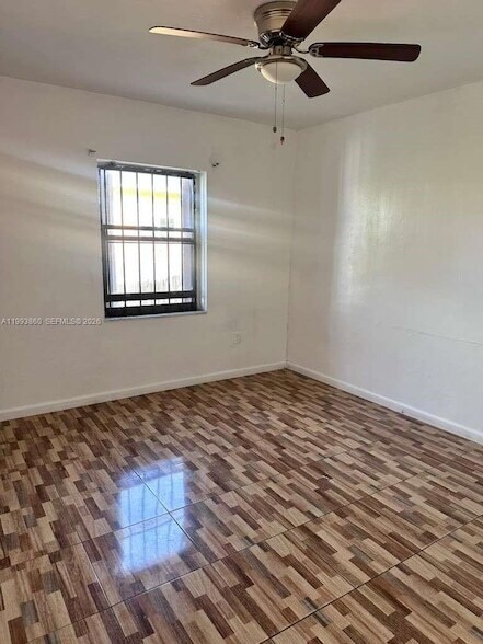 Foto del edificio - 576 NW 147th St