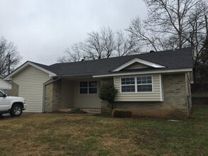 Building Photo - 905 W 24th St